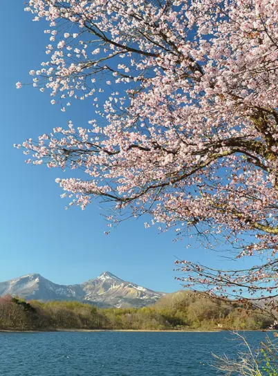 히라하라 호수와 이와 산