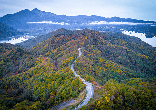 가을의 Bandai-Azuma Lake Line