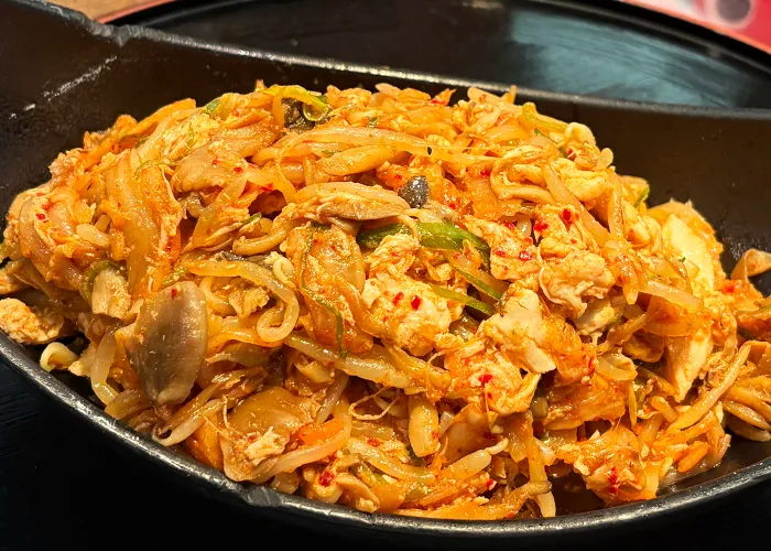 매운 버섯과 찐 닭